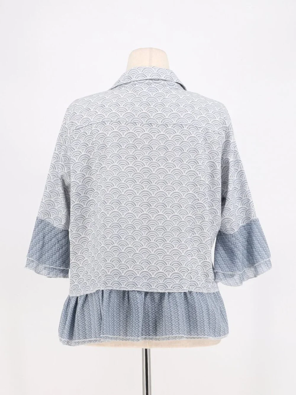 MULTIPLES Linen Blend Bell Sleeve Ruffled Hem Top in Blue Pattern Size XLp - Picture 4 of 6